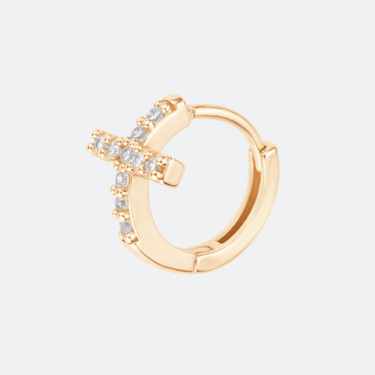 The Crux hoop earring by Ocarina, an 18K gold-plated hoop featuring a delicate cross encrusted with sparkling zircon stones. A refined and symbolic jewelry piece blending elegance with faith, displayed against a clean white background.